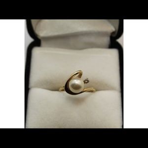 14K Yellow Gold Pearl and Diamond Ring